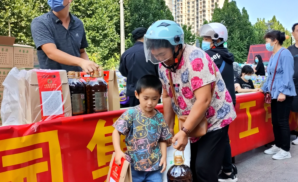 團圓中秋，家樂園集團發放員工福利啦！