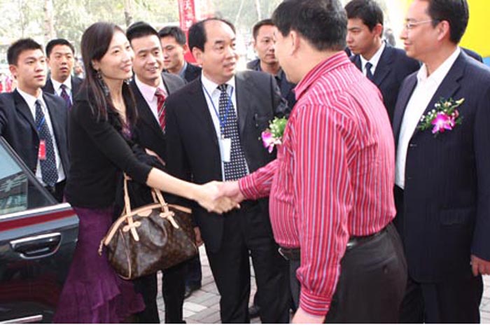 08年11月12日張寧來邢簽售 顧客擠爆現場