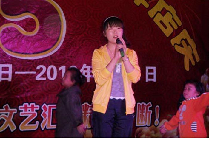 家樂園百貨內丘店與內丘父老共迎國慶