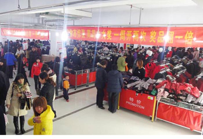 百貨巨鹿店五層特賣(mài)場(chǎng)熱銷(xiāo)火爆進(jìn)行中