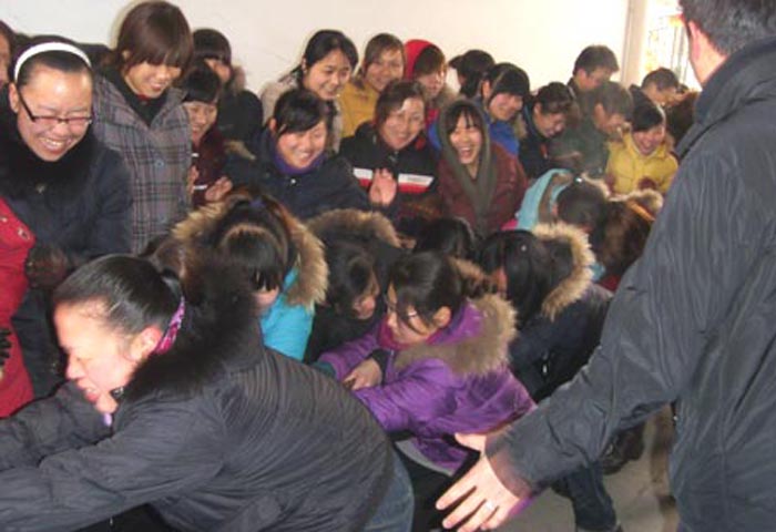 三八婦女節內丘大賣場成功舉辦拔河比賽