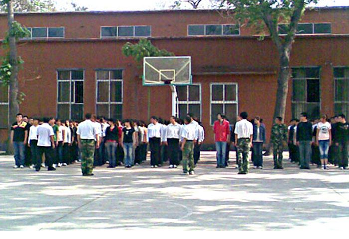 超市公司員工輪訓軍訓效果評比圓滿結(jié)束