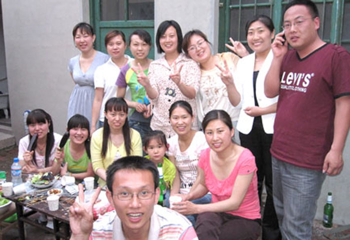 超市公司財(cái)務(wù)處組織燒烤聯(lián)誼會(huì)