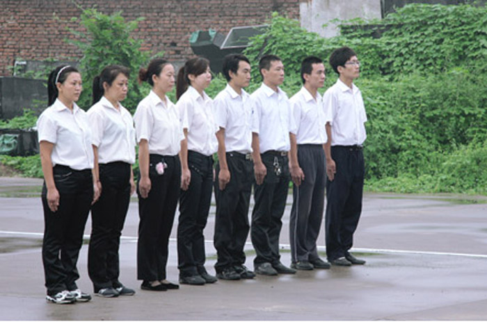 雨中軍訓(xùn)   堅持不懈