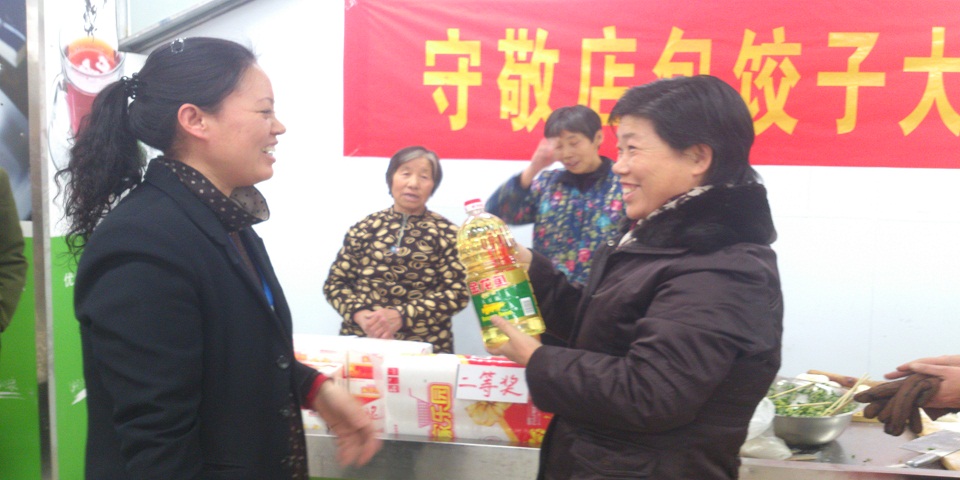 冬至包餃子，分享愛(ài)在守敬南